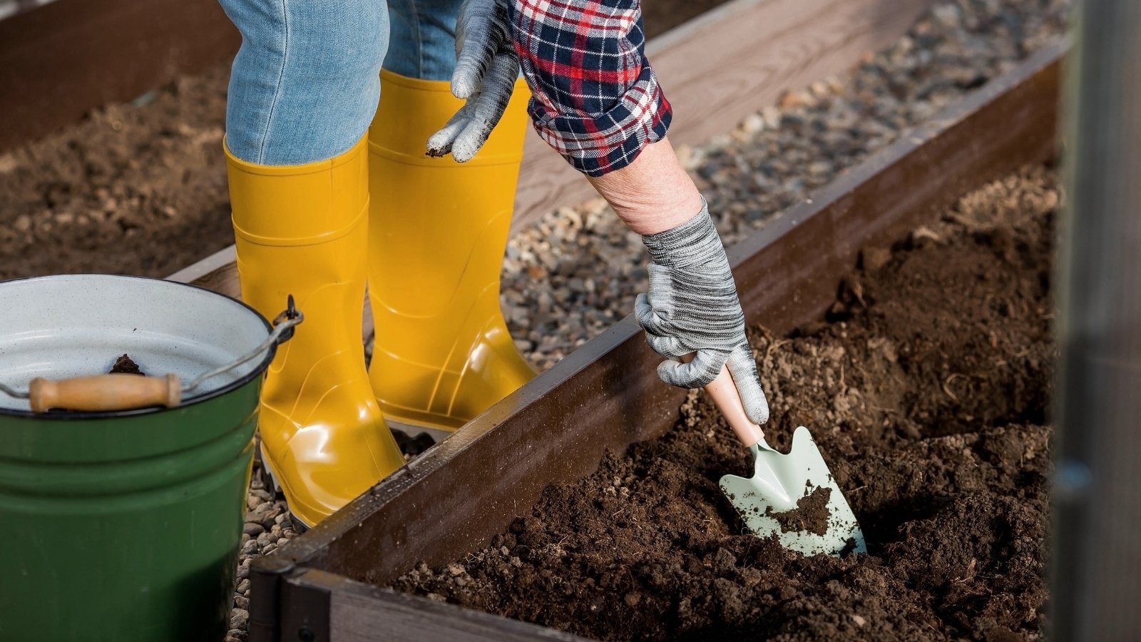 7 Benefits of Amending Your Soil throughout the Fall