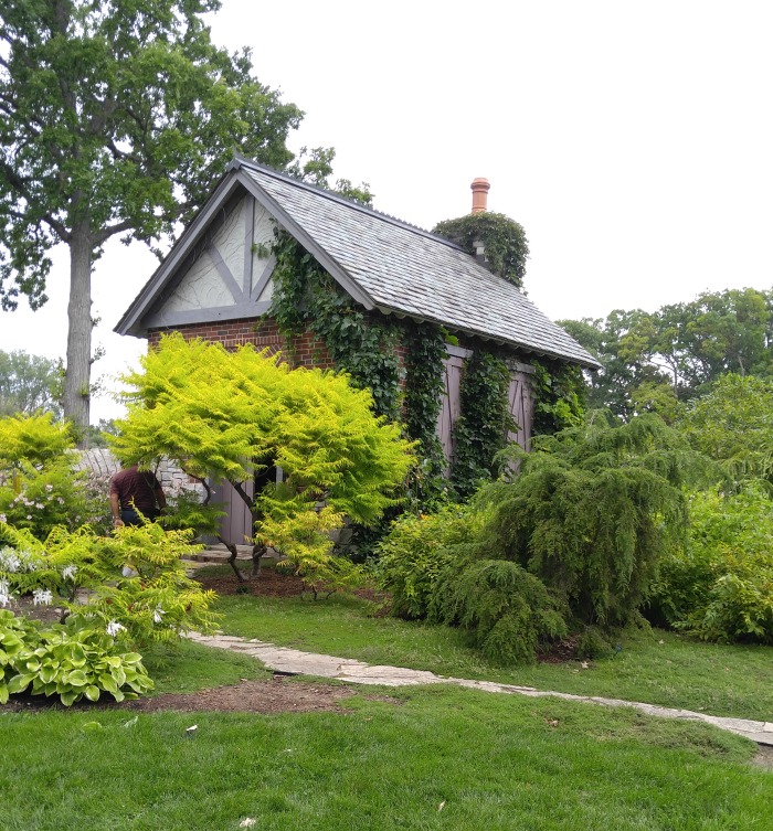 Building in the English Garden at Wellfield Botanic Gardens