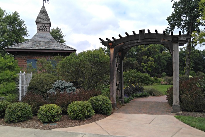 Formal Garden Arbor in Wellfield Botanic Gardens